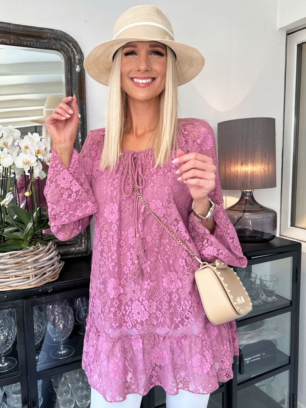 Trille - Söt spetstunika med volangkant